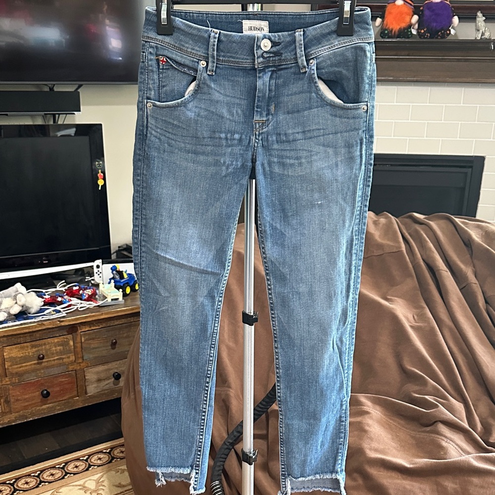 25 Hudson cat mid rise step hem jeans